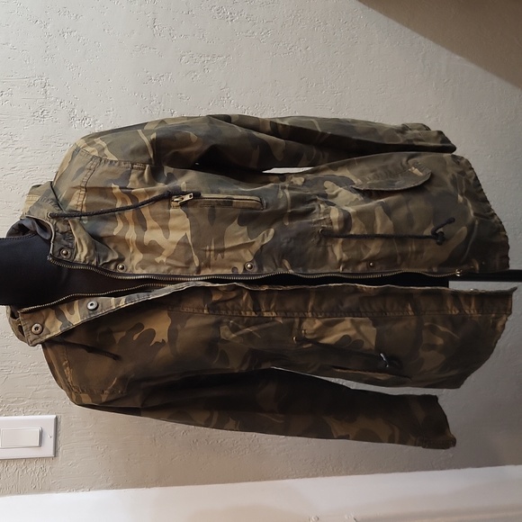 Forever 21 Camo Adirondack Jacket - Picture 1 of 11